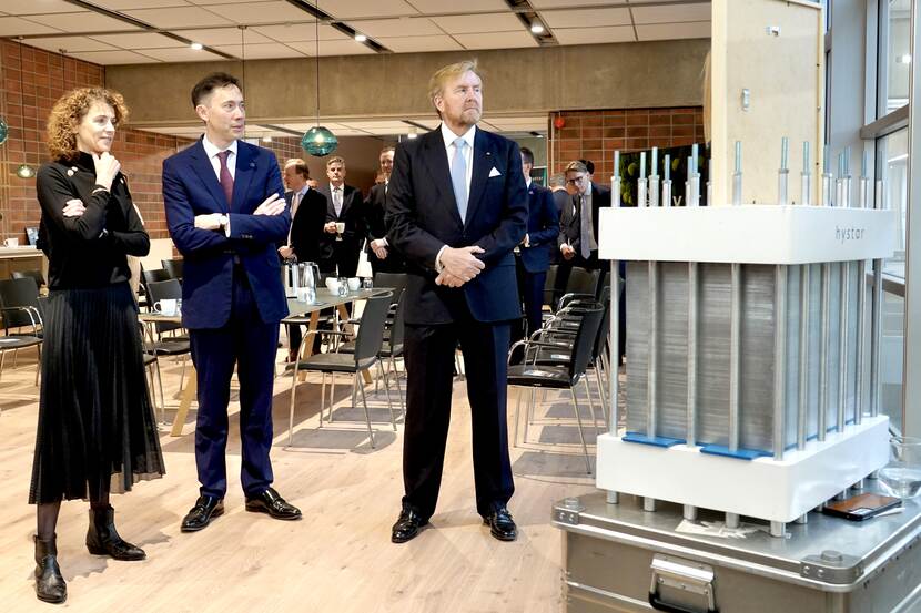 King Willem-Alexander visits Hystar in Oslo