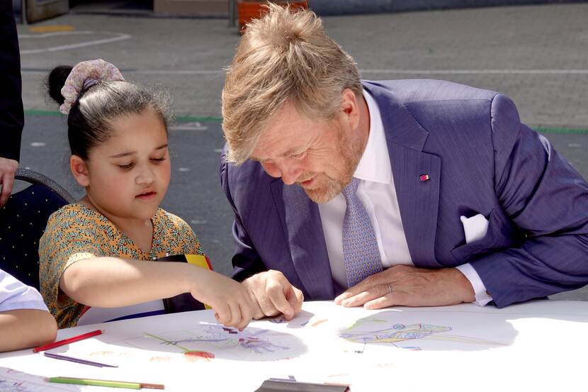 Unveiling of comic mural and comic strip workshop state visit Belgium King Willem-Alexander and Queen Máxima